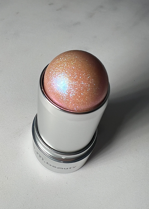 rem beauty highlighter image